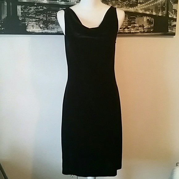 sleeveless black velvet dress